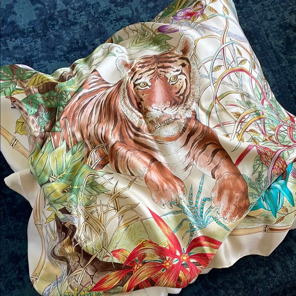 Vintage Gucci Silk Scarf with Tiger Print - Picture 3 of 5